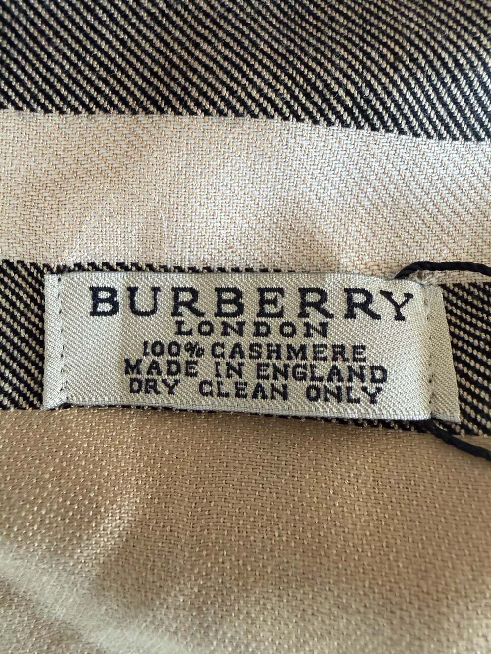 Burberry London 100% Cashmere Giant Check Scarf Made in England - Picture 2 of 16